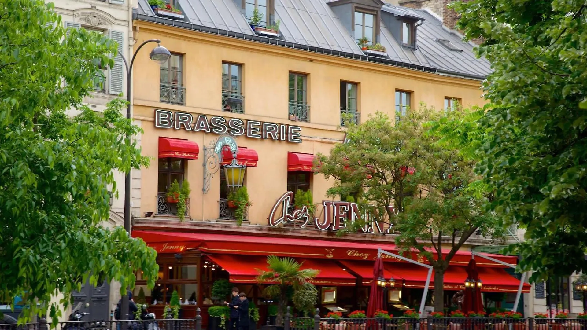 Comfortable Family Flat In * Paris